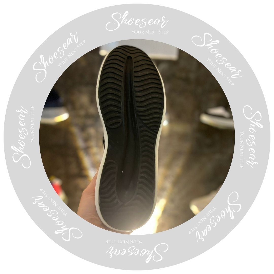 Miiioow Black and White