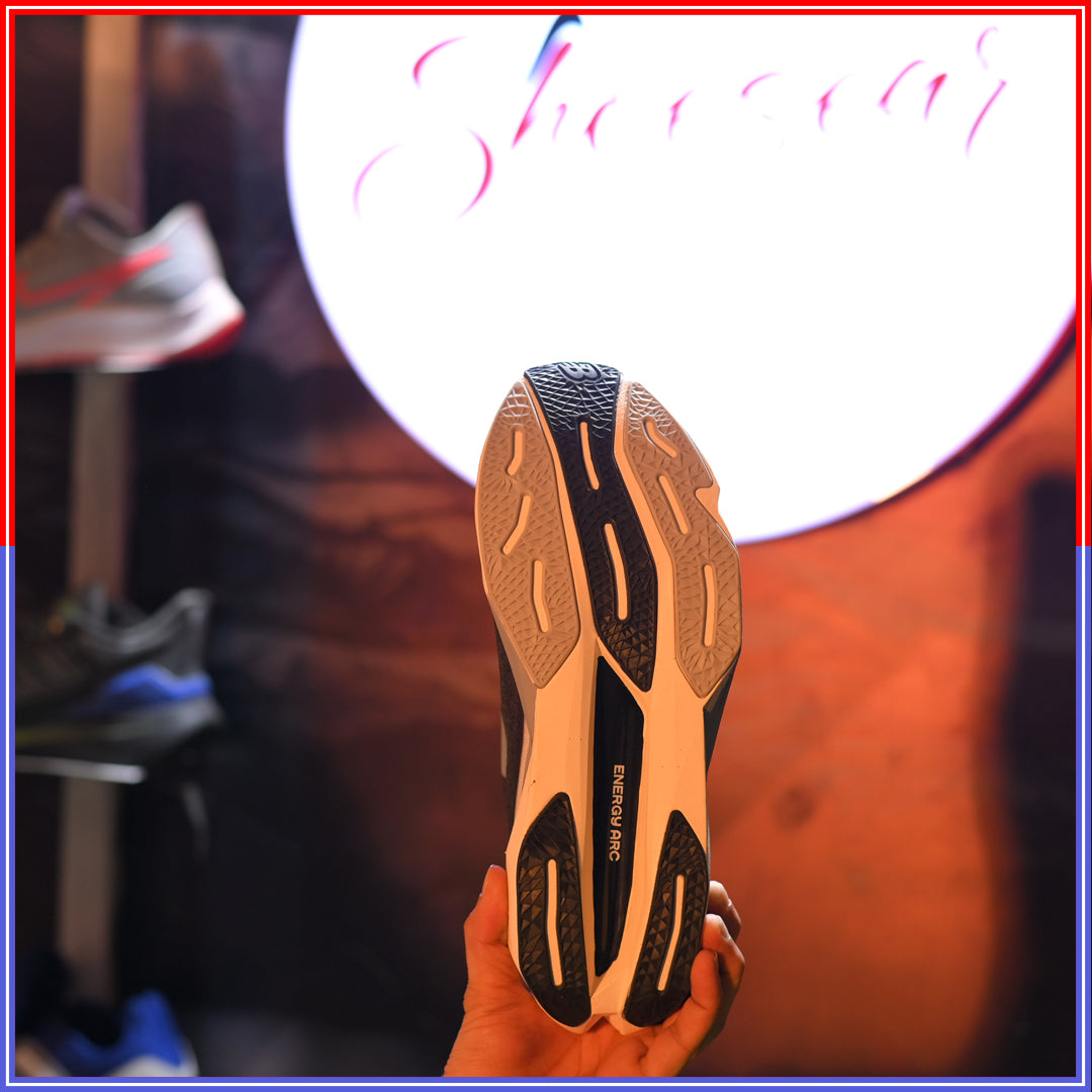 New Balance FuelCell Rebel v4 running trainers.