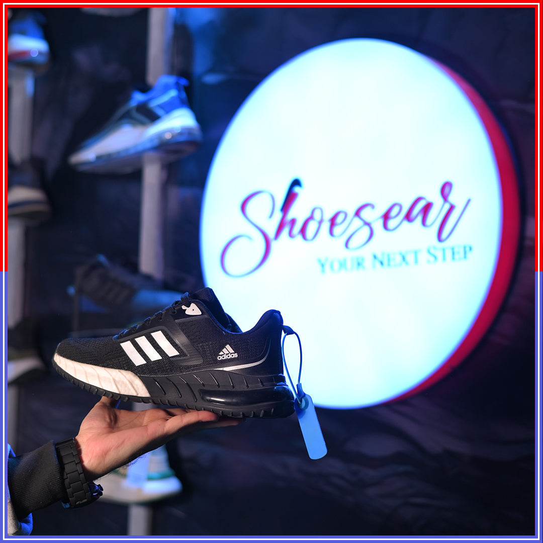 ADIiDS 600 BLACK AND WHITE