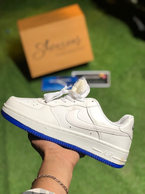 Nike Air Force 1 Low Sneaker – Classic White with Royal Blue Sole