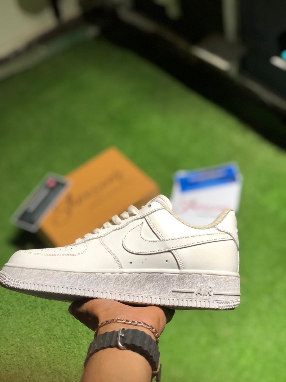 A.F.F-1 Triple White (Premium Batch Shoesear)