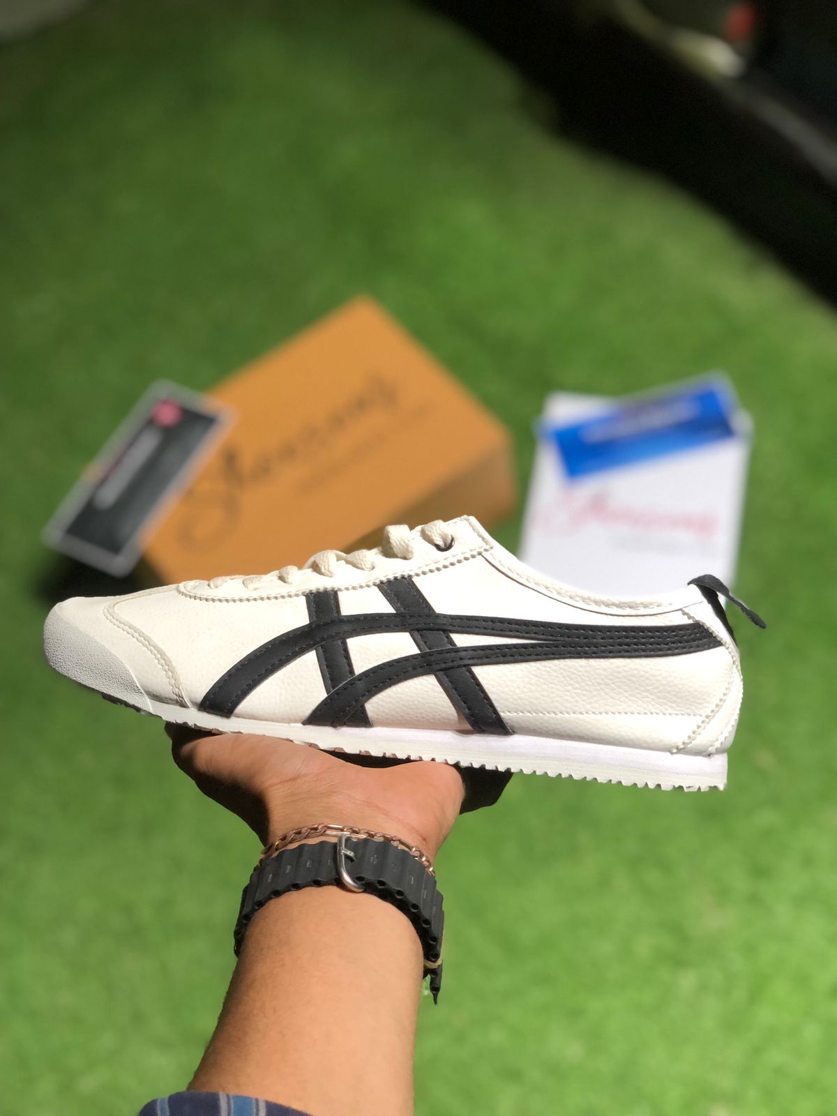 ONITSUKA TIGER MEXICO 66 | WHITE & BLACK COLOR