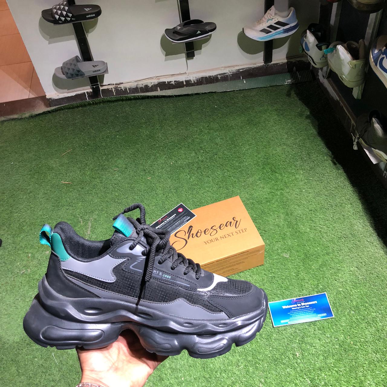 Nike – STEPAURA (BLACK)