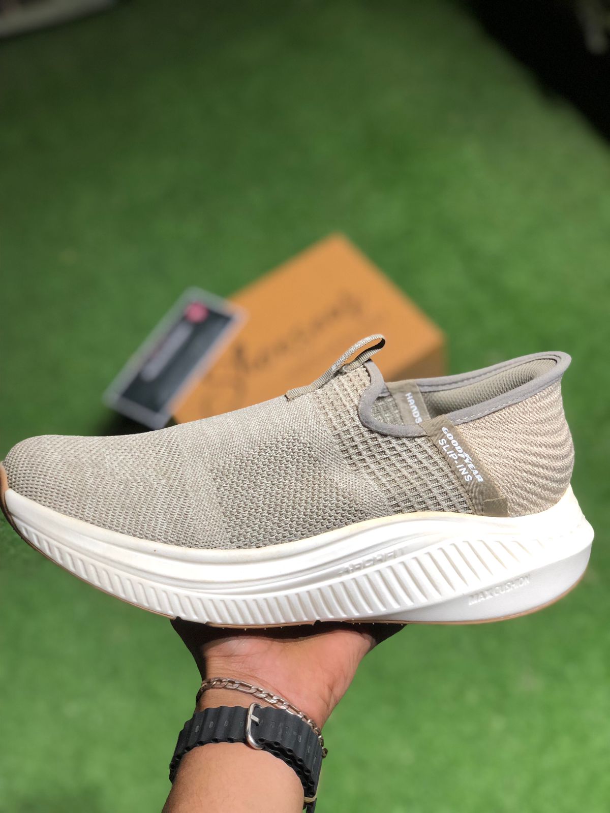 Skechers Archfit Slip ins Beige