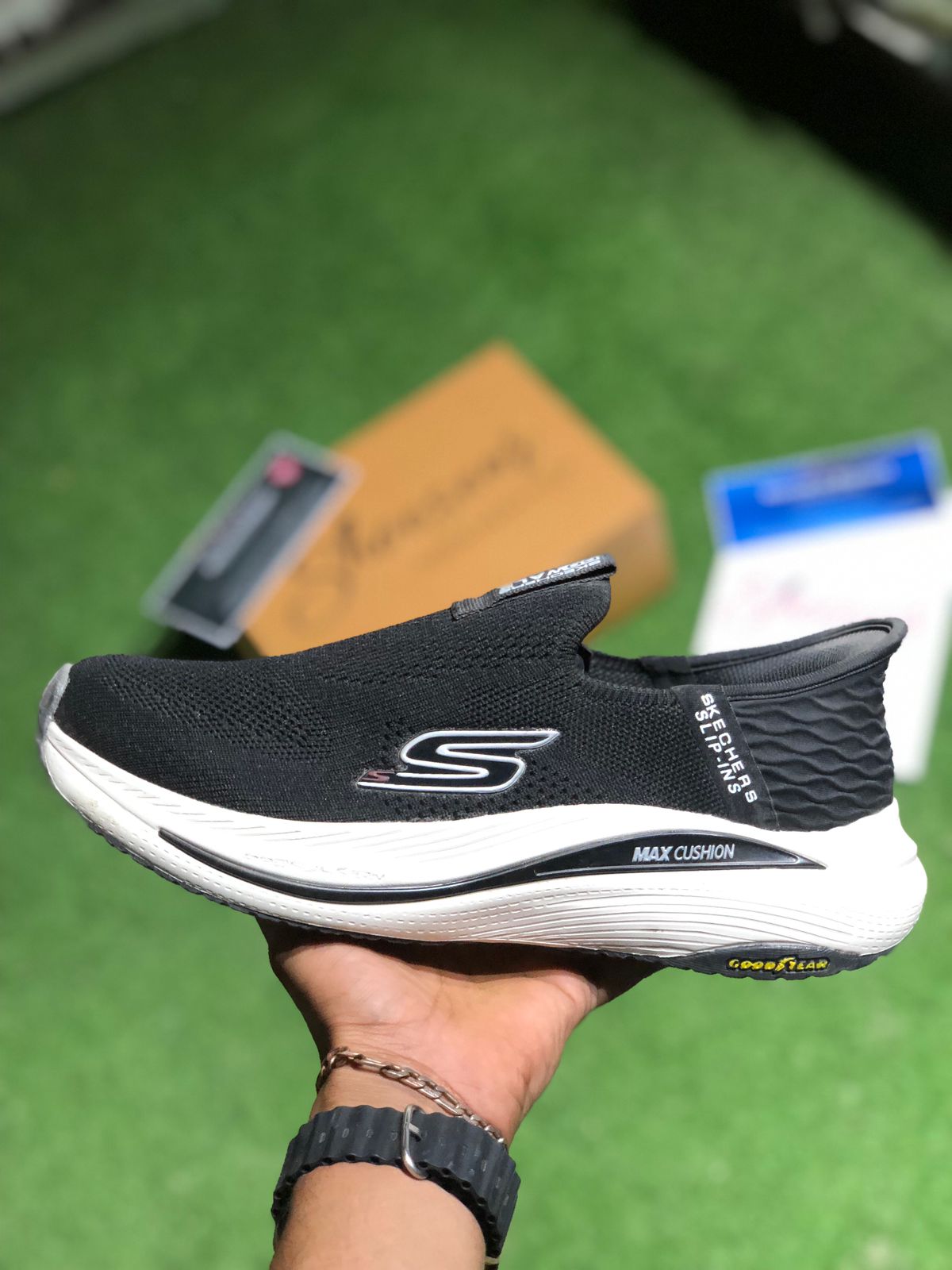 Skechers Max Cushion (Black) - Dot Perfect