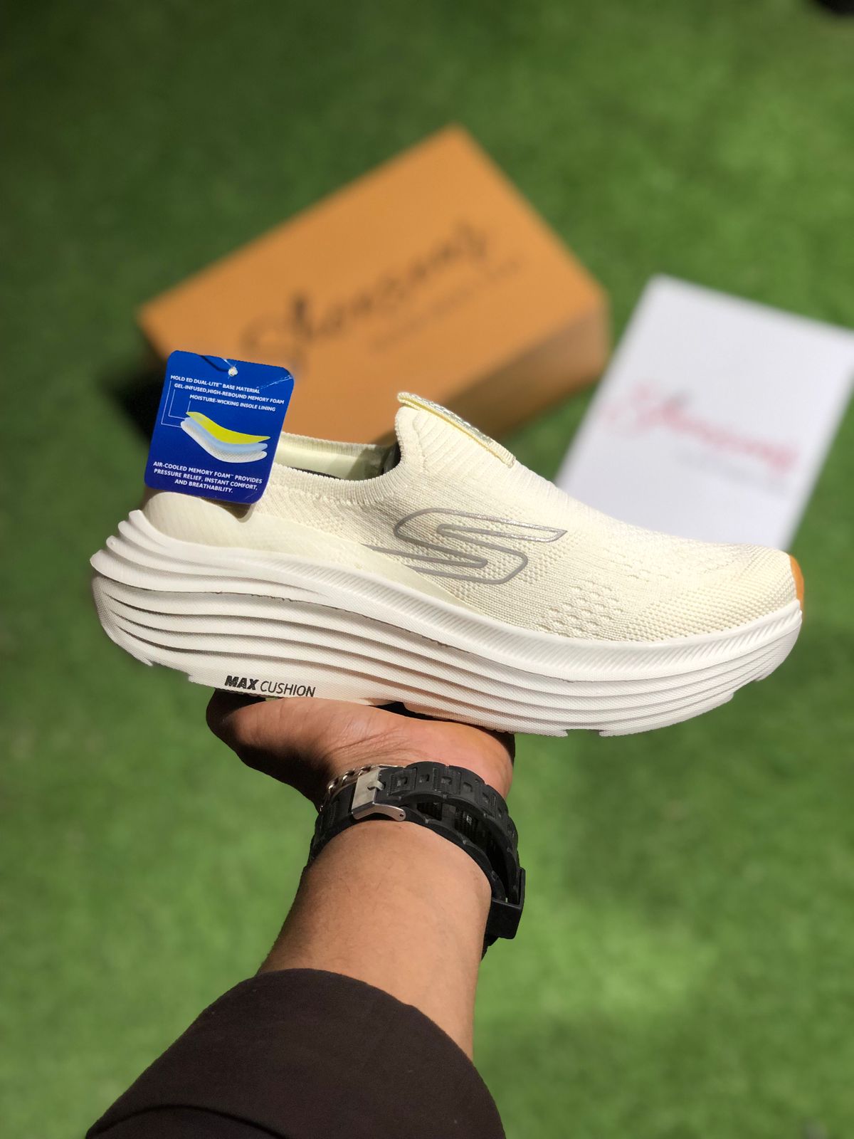 Skechers Max Cushion - off-white Women