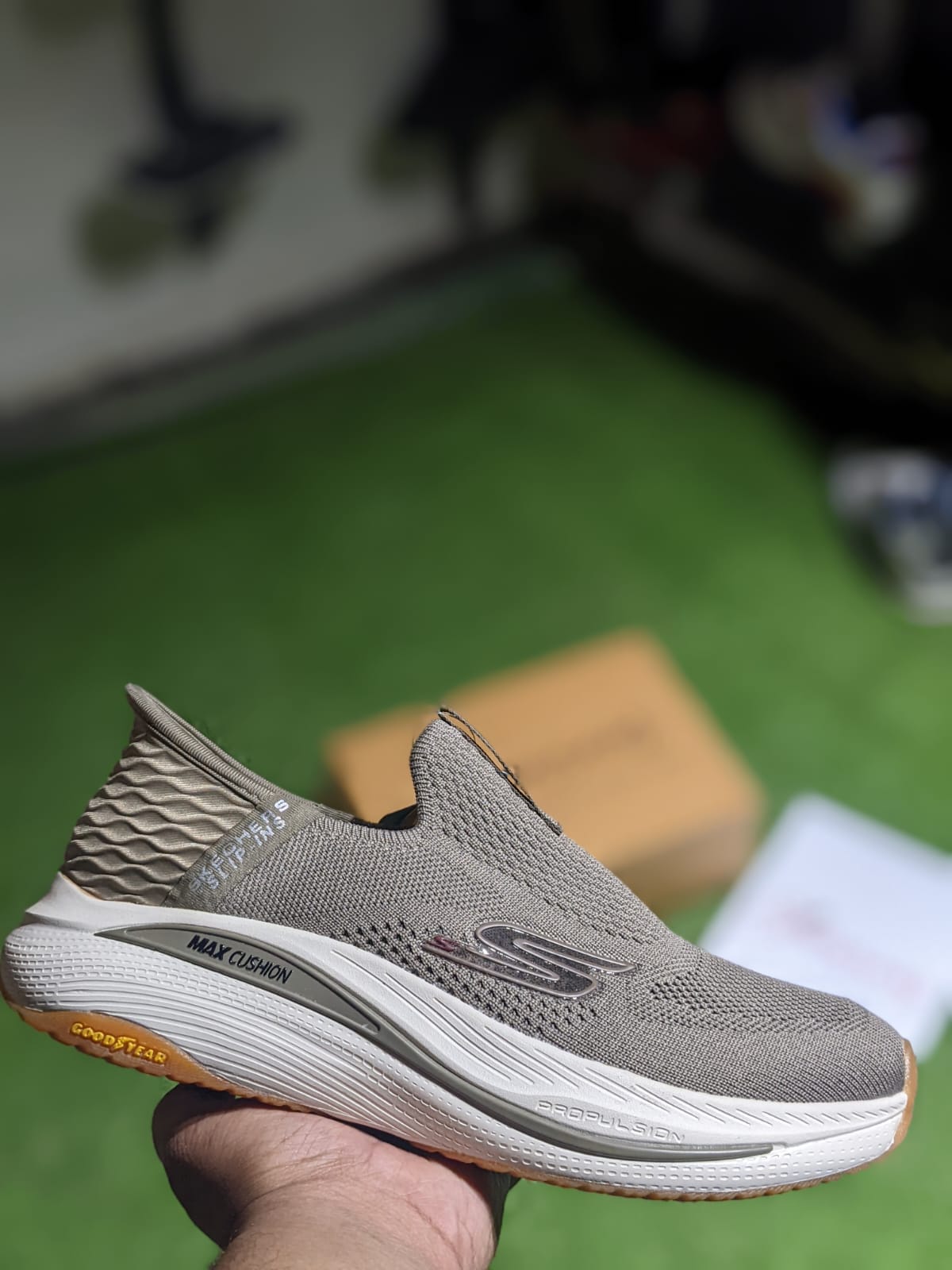 Skechers GO RUN Elevate - Upraise khaki