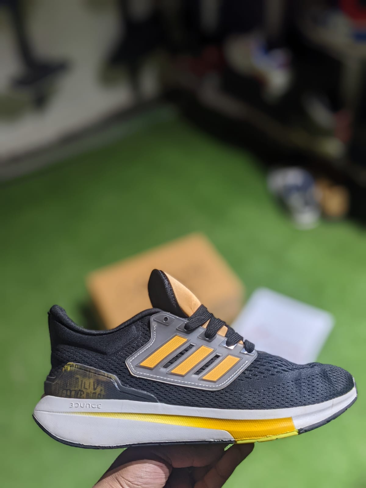 Adiillette Ulltrabouncce Running (Core Bllack-Yellow)